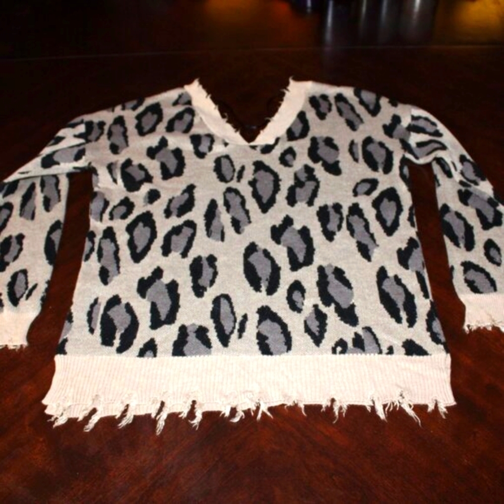 Leopard Print Women's Distressed Sweater Animal Print – Size S – - Picture 1 of 8